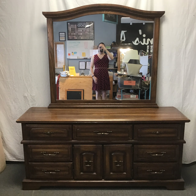 Vintage Broyhill Solid & Veneer Oak 9-Drawer Dresser