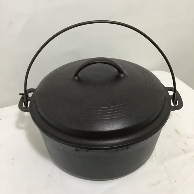 Vintage Wagner #8 Cast Iron Dutch Oven