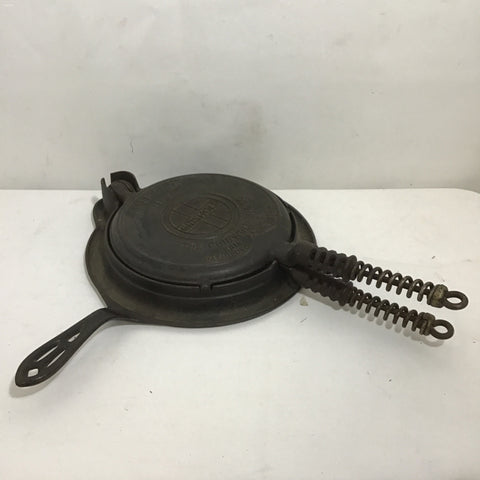 Vintage Griswold #8 Cast Iron Waffle Iron