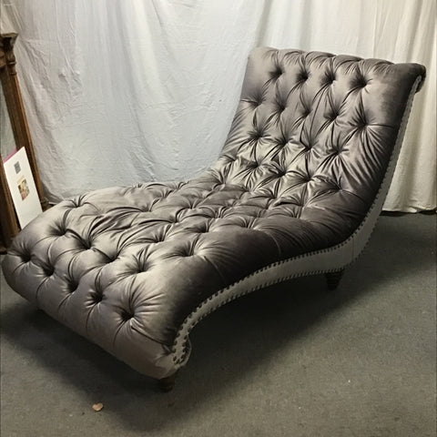 Contemporary Raymour & Flannigan Duchess Chaise Lounge