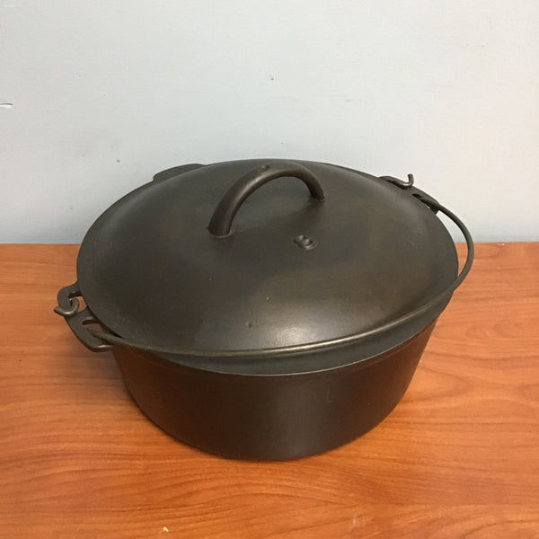 Vintage Lodge 10 1/4 inch Cast Iron Dutch Oven 8 DO W/ Drip Lid Made in USA